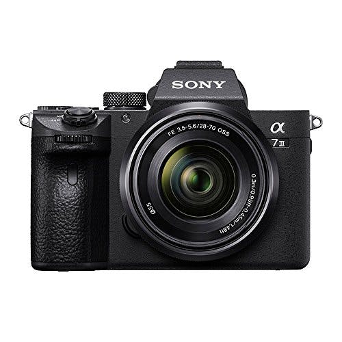 Imagen frontal de Sony ILCE-7M3K Cámara Alpha con Sensor de Imagen Full-Frame 35 mm + Lente de Zoom 28-70 mm